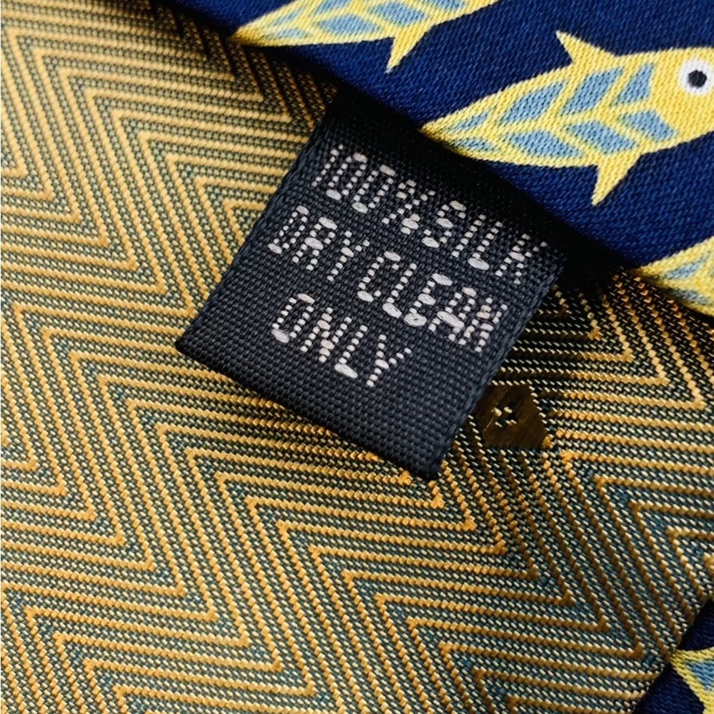 Lester Lampert Chicago Corporate Navy Gold Burgundy Fish Tie 100% Silk 3.5”X 61” - Picture 2 of 5